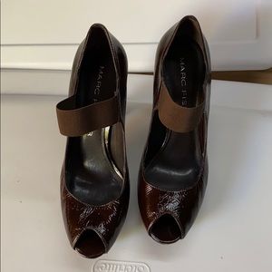 Marc Fisher Heels it comes with the original box.